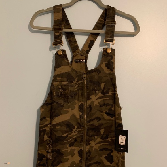 SOLD Fashion nova dress - Picture 1 of 2